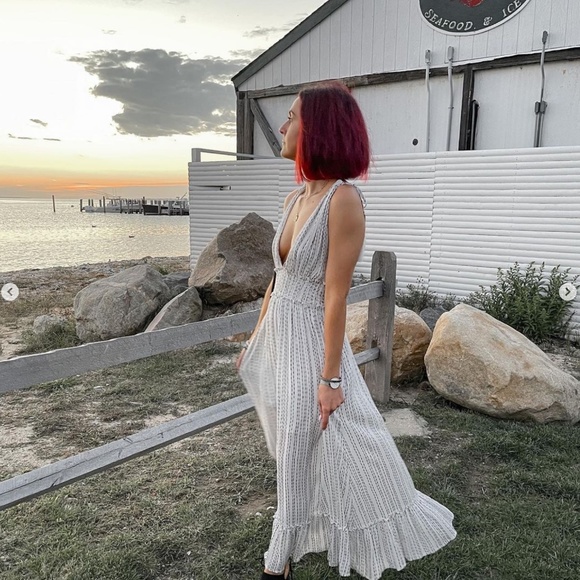 [Style Rack] Deep V Ruffle White Sundress - Picture 2 of 3